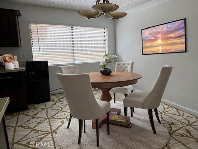 Detail Gallery Image 7 of 14 For 9019 Cedros Ave #1,  Panorama City,  CA 91402 - 2 Beds | 1/1 Baths