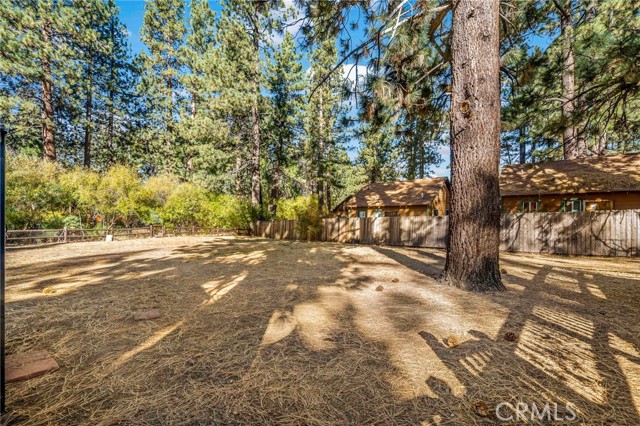 Detail Gallery Image 17 of 51 For 802 Knickerbocker Rd, Big Bear Lake,  CA 92315 - 2 Beds | 2 Baths