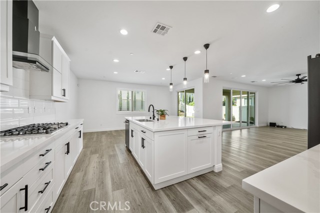 30902 Palette Road, Murrieta CA: https://media.crmls.org/medias/04908623-28b1-44f5-ae37-167de0ea26a0.jpg