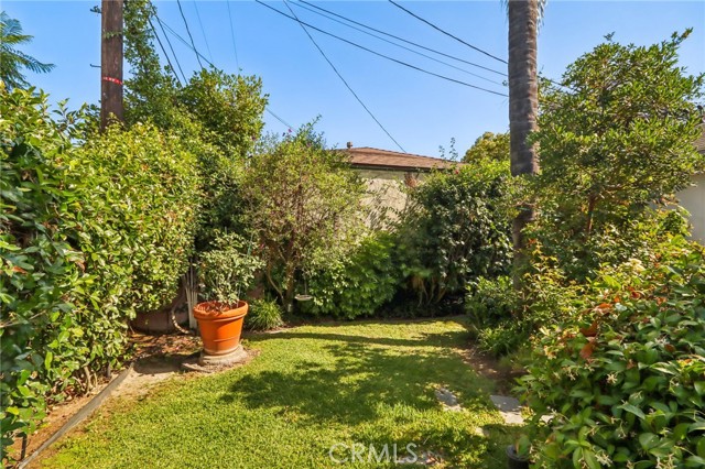 Detail Gallery Image 25 of 28 For 925 N Valley St, Burbank,  CA 91505 - 3 Beds | 2 Baths