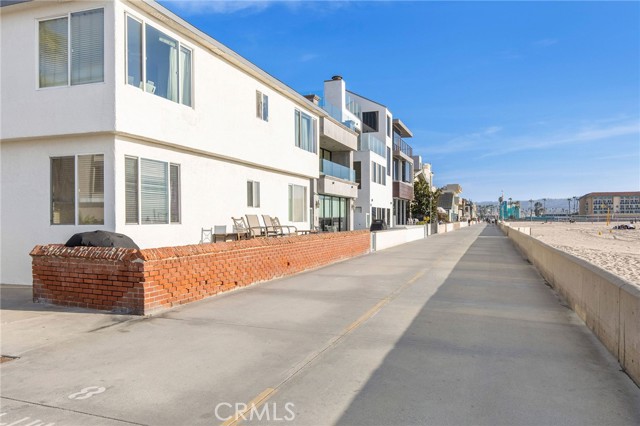 2 2nd Street, Hermosa Beach, California 90254, ,Residential Income,For Sale,2nd Street,SB25041878