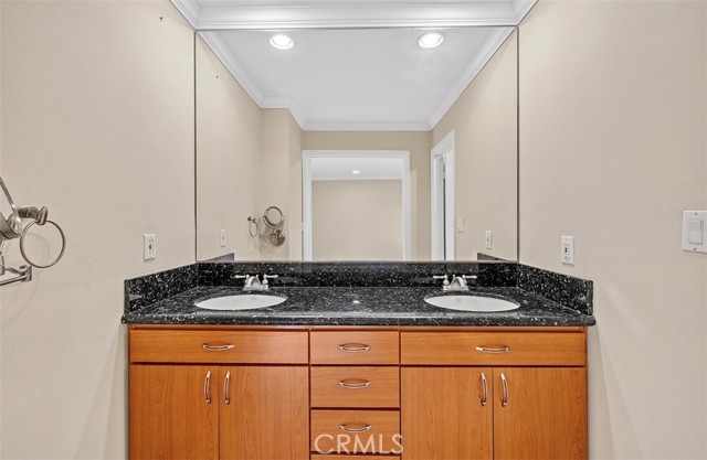 Detail Gallery Image 23 of 44 For 17937 Magnolia Bld #18,  Encino,  CA 91316 - 2 Beds | 3 Baths