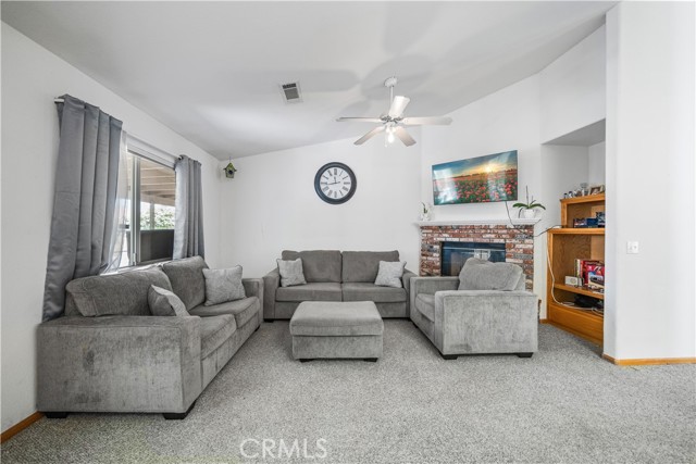 12994 High Vista st, Victorville CA: https://media.crmls.org/medias/0491e61b-15f2-4ec3-8f4b-982ba43a043a.jpg