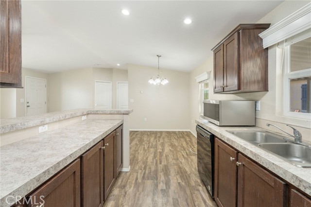 Detail Gallery Image 5 of 18 For 5800 Hamner #156,  Corona,  CA 91752 - 3 Beds | 2 Baths