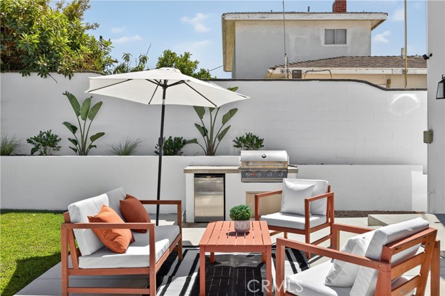 8056 Kentwood Avenue, Los Angeles CA: https://media.crmls.org/medias/04937f94-9737-4bad-9465-84f251299b78.jpg