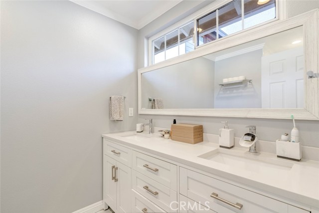 Detail Gallery Image 16 of 28 For 19833 Blythe St, Winnetka,  CA 91306 - 3 Beds | 2 Baths