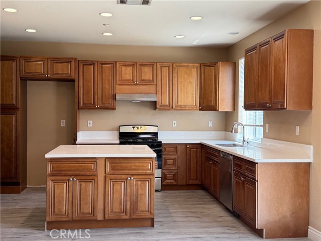 Detail Gallery Image 2 of 22 For 6927 Tailwind Ln, Fontana,  CA 92336 - 4 Beds | 2/1 Baths