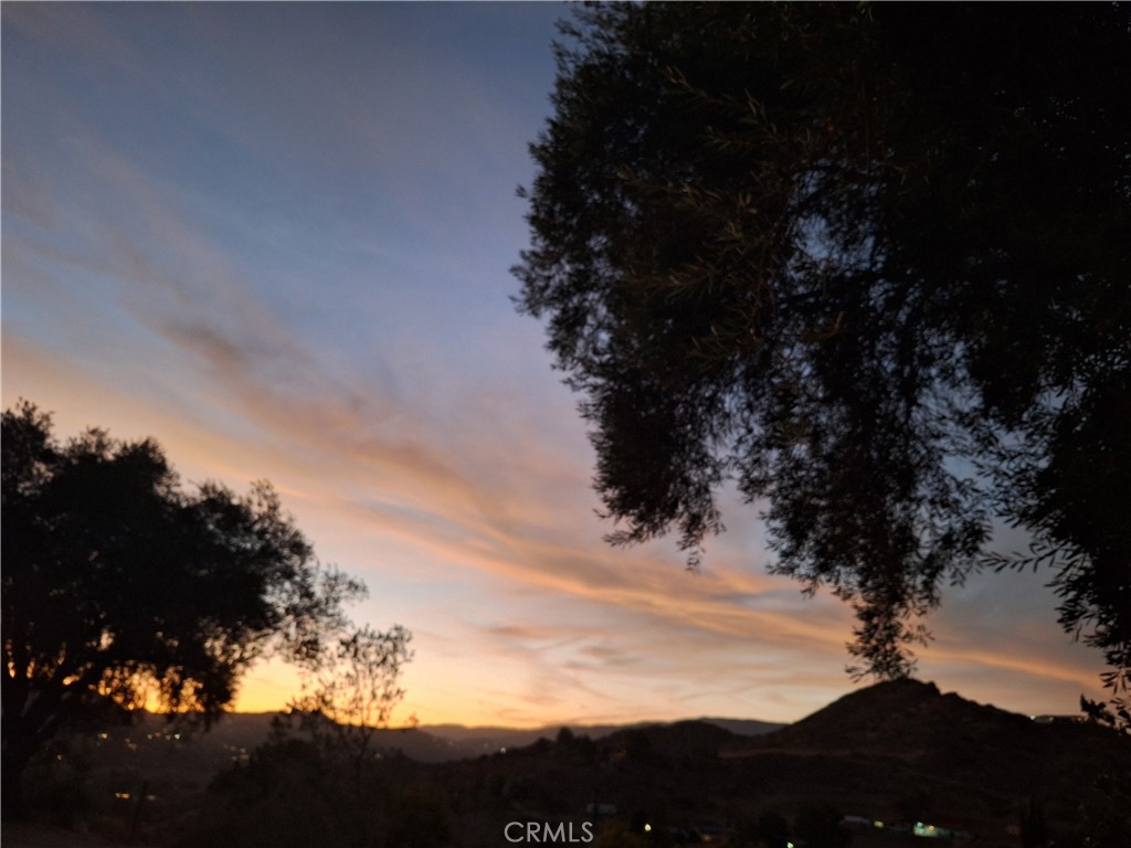 https://media.crmls.org/medias/0494d09d-f8f1-4fd1-8306-63f38b044a7a.jpg?preset=X-Large