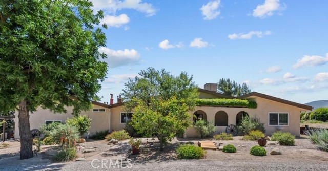 39662 86th W Street, Leona Valley CA: https://media.crmls.org/medias/04953cda-0af5-44f1-9879-85d534f05916.jpg