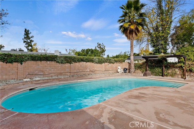 Detail Gallery Image 21 of 22 For 5531 Valerie Ave, Woodland Hills,  CA 91367 - 4 Beds | 2/1 Baths