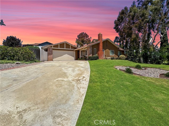 Detail Gallery Image 2 of 37 For 4787 Boardwalk Dr, Riverside,  CA 92503 - 5 Beds | 2 Baths