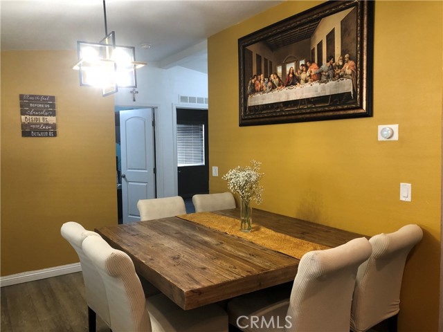 Detail Gallery Image 15 of 58 For 4901 Green River #292,  Corona,  CA 92878 - 4 Beds | 2 Baths