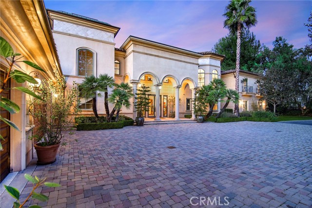 Detail Gallery Image 6 of 73 For 18933 La Montana Pl, Tarzana,  CA 91356 - 7 Beds | 6/1 Baths