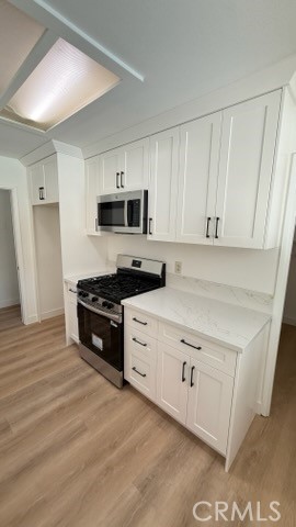 Detail Gallery Image 14 of 34 For 134 W Broadbent, Riverside,  CA 92507 - 4 Beds | 3 Baths