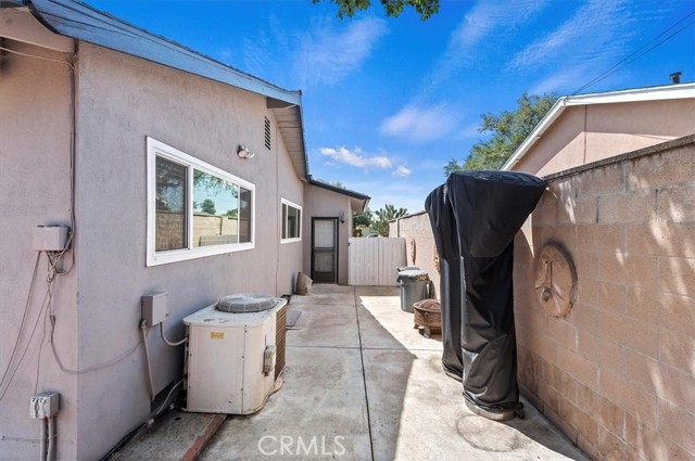 Detail Gallery Image 12 of 38 For 1968 Miramar St, Pomona,  CA 91767 - 3 Beds | 2 Baths