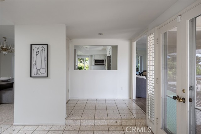 Detail Gallery Image 12 of 36 For 2727 Island View Dr, Corona Del Mar,  CA 92625 - 4 Beds | 2/1 Baths