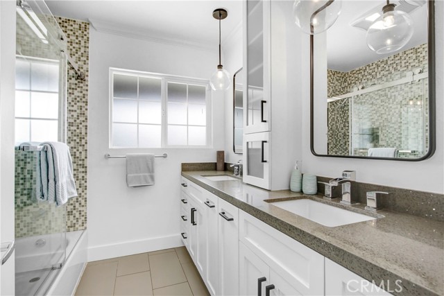 5237 Melvin Avenue, Tarzana CA: https://media.crmls.org/medias/049bc0d9-502c-4b80-993f-5673792799cf.jpg