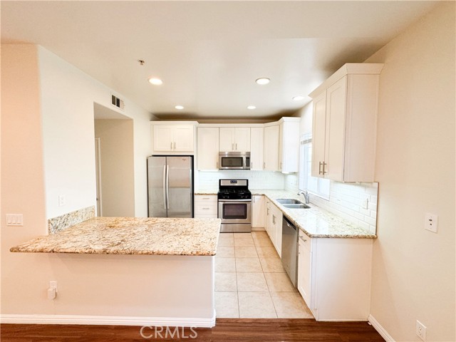 Detail Gallery Image 5 of 24 For 1286 Riverrock Rd, Harbor City,  CA 90710 - 4 Beds | 3/1 Baths