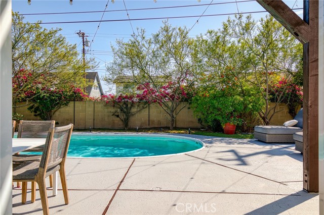 Image 49 of 73 For 4972 Park  