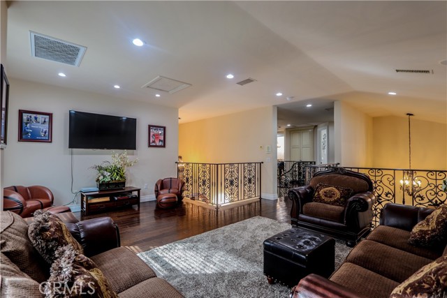 23180 Gray Fox Drive, Canyon Lake CA: https://media.crmls.org/medias/049ddd11-1183-427c-b3ee-5b10eb326abe.jpg