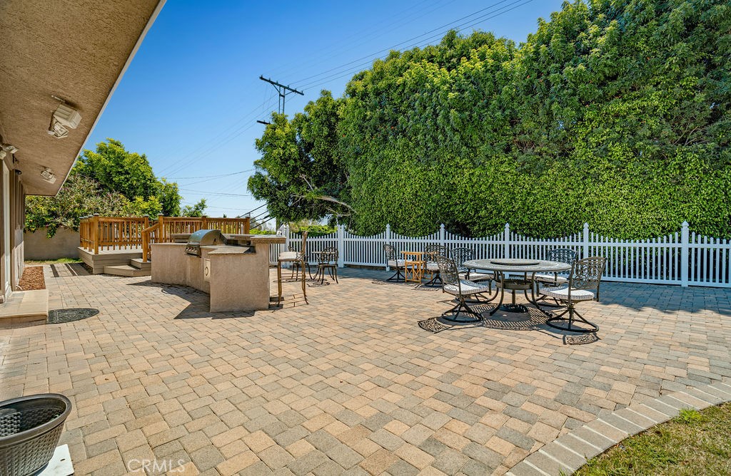 https://media.crmls.org/medias/049e8952-02d4-4775-9548-414734366c70.jpg?preset=X-Large