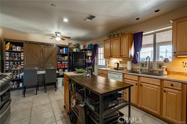 Detail Gallery Image 10 of 32 For 58650 Sun Oro Rd, Yucca Valley,  CA 92284 - 3 Beds | 2 Baths