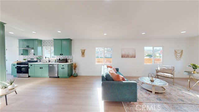 Detail Gallery Image 28 of 74 For 1330 W 2nd St, Santa Ana,  CA 92703 - 3 Beds | 1 Baths