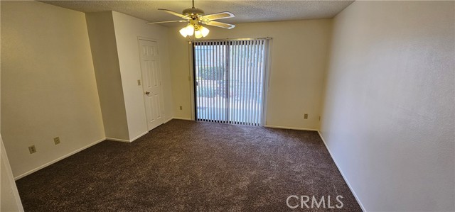 Detail Gallery Image 5 of 13 For 19268 Elm, Apple Valley,  CA 92308 - 2 Beds | 2 Baths