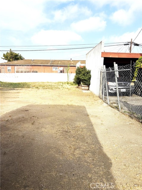 10914 S Osage Avenue, Inglewood CA: https://media.crmls.org/medias/04a16942-b40e-4939-844c-6fb304a83ef4.jpg