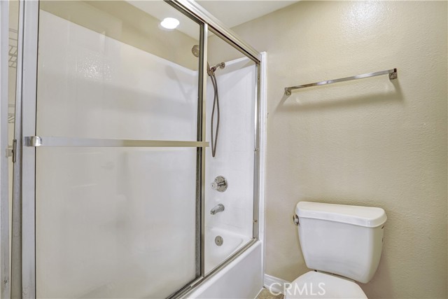 5510 Owensmouth Avenue, Woodland Hills CA: https://media.crmls.org/medias/04a1c04c-bf34-4d6b-aed5-78e24cab63c0.jpg
