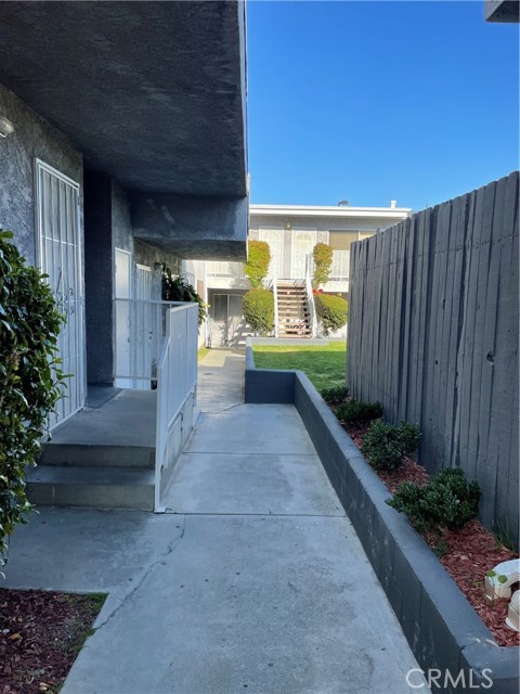 Detail Gallery Image 2 of 12 For 136 N Marshall Ct #2,  San Pedro,  CA 90731 - 2 Beds | 2 Baths