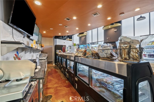 400 E Broadway, Glendale CA: https://media.crmls.org/medias/04a2badd-5ec8-4d66-92a1-f996294e20e9.jpg