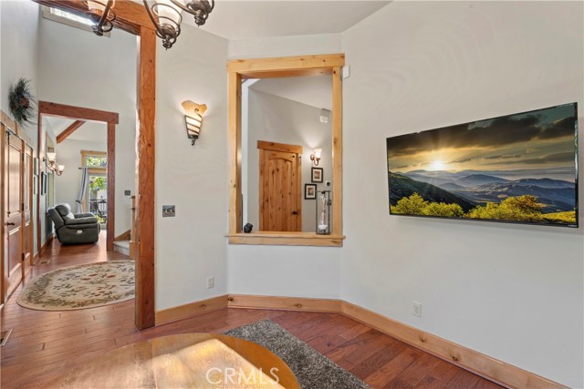 1034 Teakwood Drive, Lake Arrowhead CA: https://media.crmls.org/medias/04a3856a-95c6-43d2-b749-caa3e20239ac.jpg