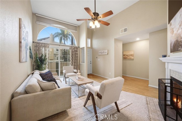 5455 Sylmar, 1402 photo 3