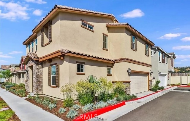 17025 Zion Drive, Canyon Country CA: https://media.crmls.org/medias/04a42ea6-6091-425b-8a34-1e9a3b06f92c.jpg