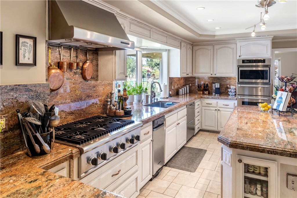6 Burner Thermador professional Stove with Professional Hood.