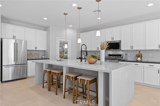 Image 14 of 72 For 5613 Levanto