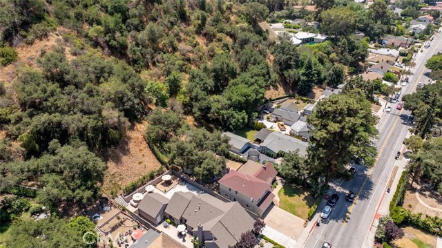 2248 E Chevy Chase Drive, Glendale CA: https://media.crmls.org/medias/04a4c979-7af7-42d0-99a1-0d90eebd9348.jpg