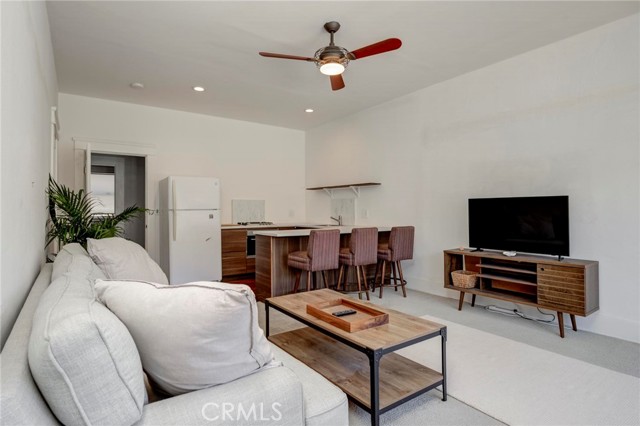 571 W 17th Street, San Pedro CA: https://media.crmls.org/medias/04a52373-43f6-4cde-a4eb-93a7a00f8183.jpg