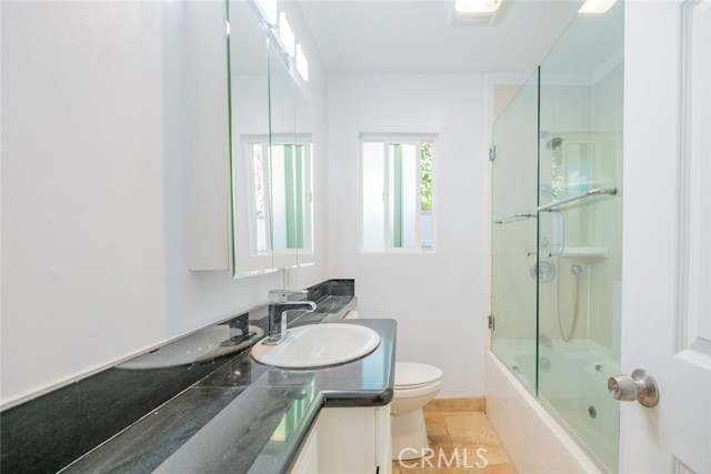 Detail Gallery Image 13 of 22 For 8561 Orion Ave, North Hills,  CA 91343 - 2 Beds | 2 Baths