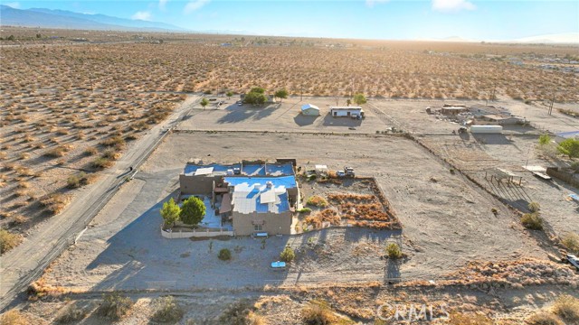 4575 Kreuer Road, Phelan CA: https://media.crmls.org/medias/04a611b0-ddfd-4080-82ff-e77d94f59d8d.jpg