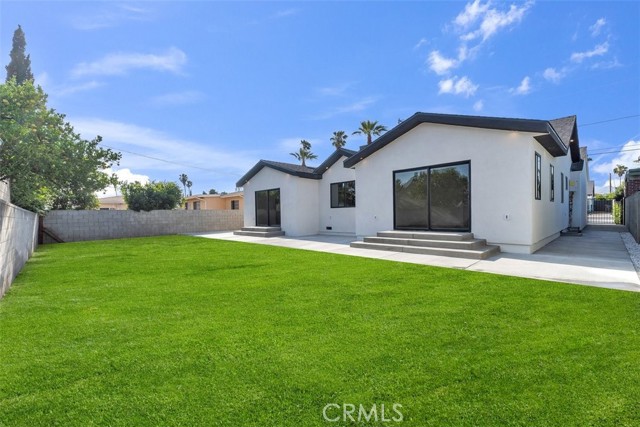 11240 Lull Street, Sun Valley CA: https://media.crmls.org/medias/04a6914d-33fd-4c1a-87b8-0976bbbe72a8.jpg