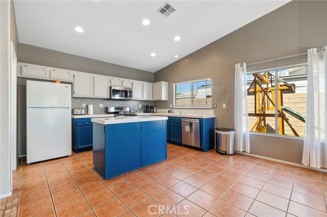 83250 Beverly Circle, Indio CA: https://media.crmls.org/medias/04a7253c-8999-4d8c-891b-6044ba250875.jpg
