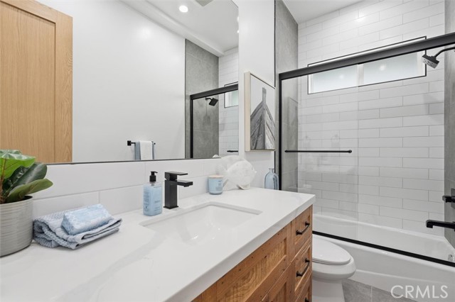 Detail Gallery Image 29 of 45 For 617 N Irena Ave #B,  Redondo Beach,  CA 90277 - 4 Beds | 3/1 Baths