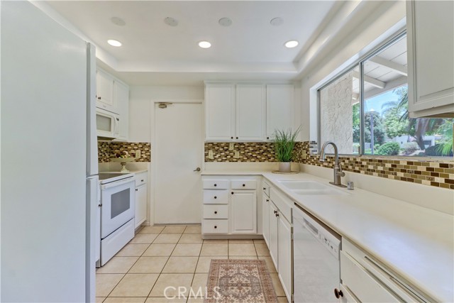 3463 Bahia Blanca W, Laguna Woods CA: https://media.crmls.org/medias/04a85088-0ac5-4a89-85cd-2738eff1acd8.jpg