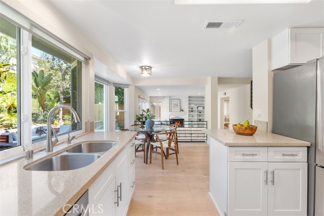 17 Silver Crescent, Irvine CA: https://media.crmls.org/medias/04a8fd82-d481-4793-9637-aa64f8e522c9.jpg