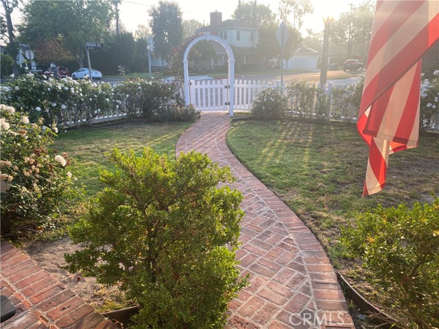 4125 Bakman Avenue, Studio City CA: https://media.crmls.org/medias/04a95a87-7a20-45cf-acdc-83b94a2ef610.jpg