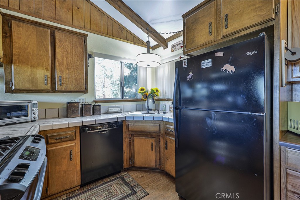 https://media.crmls.org/medias/04a9d722-b8d4-485a-957b-61ae2d073ca0.jpg?preset=X-Large