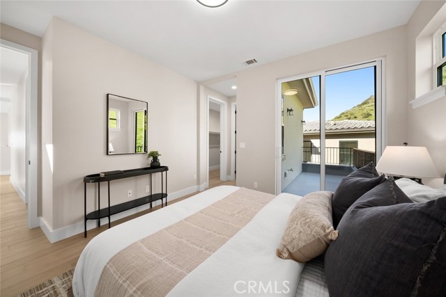 Image 33 of 55 For 2732 Barcelona Street