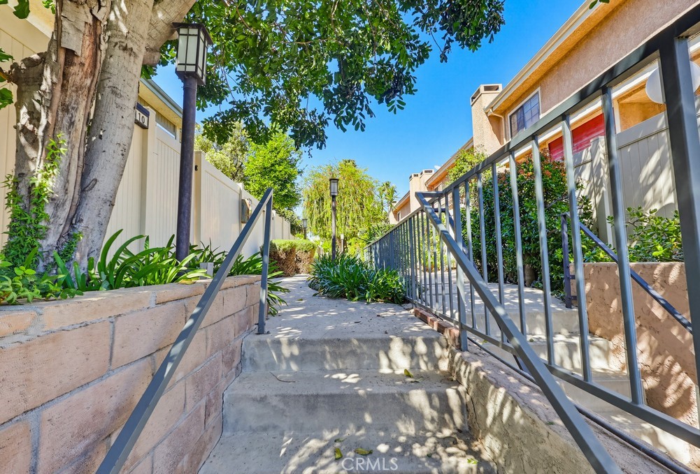 https://media.crmls.org/medias/04abd79d-3023-4091-89b4-afe8c4748fb4.jpg?preset=X-Large
